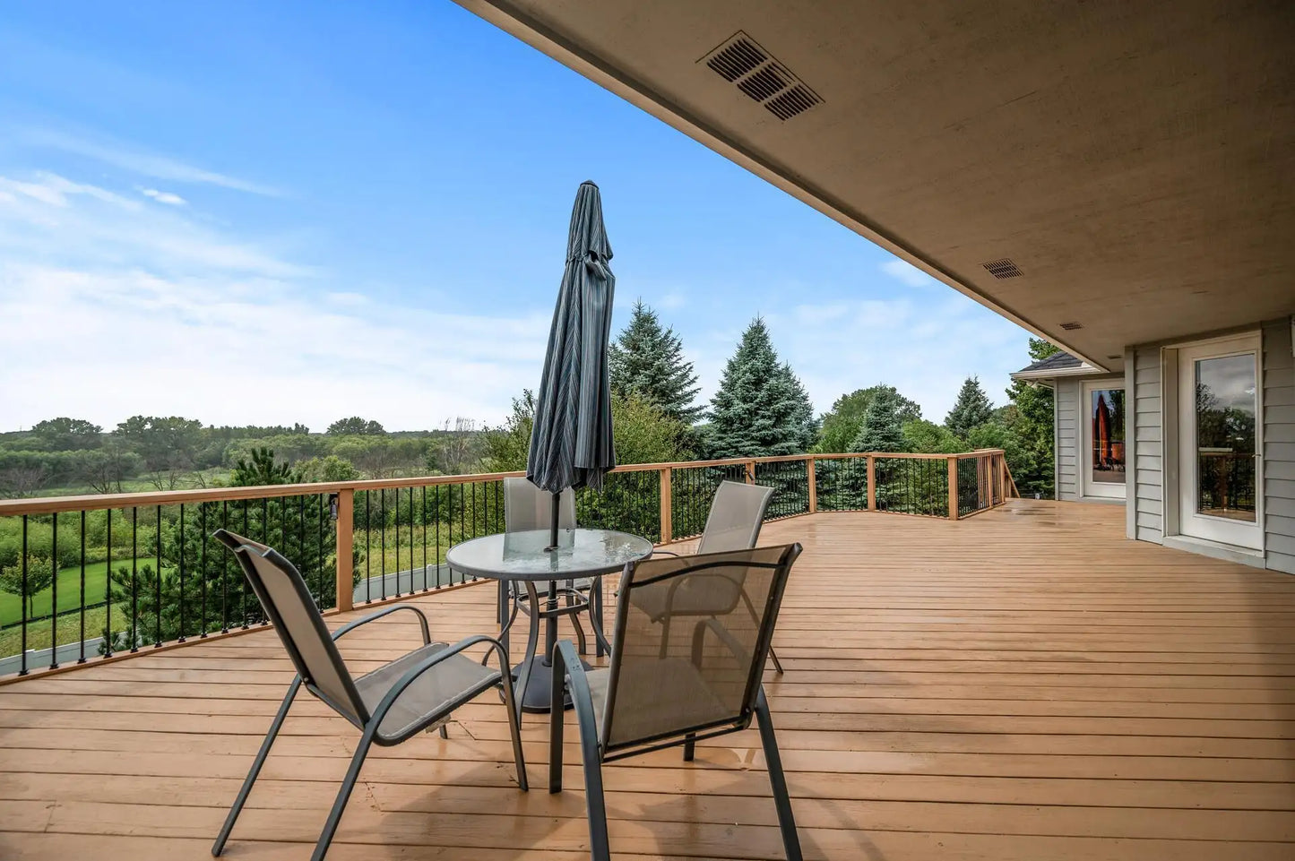 2331 Fawn Hill Court, Chanhassen, MN 55317