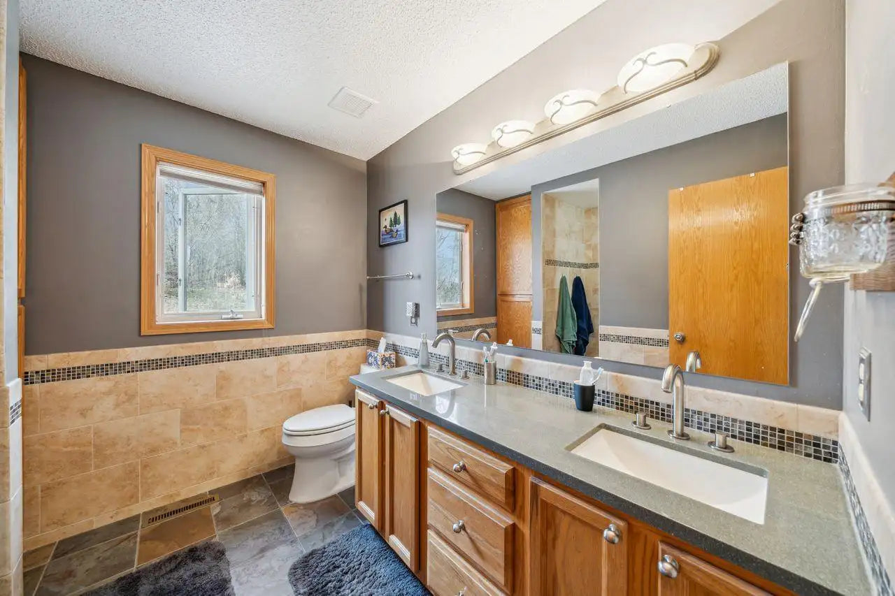688 Falcon Ridge Road, Woodbury, MN 55125