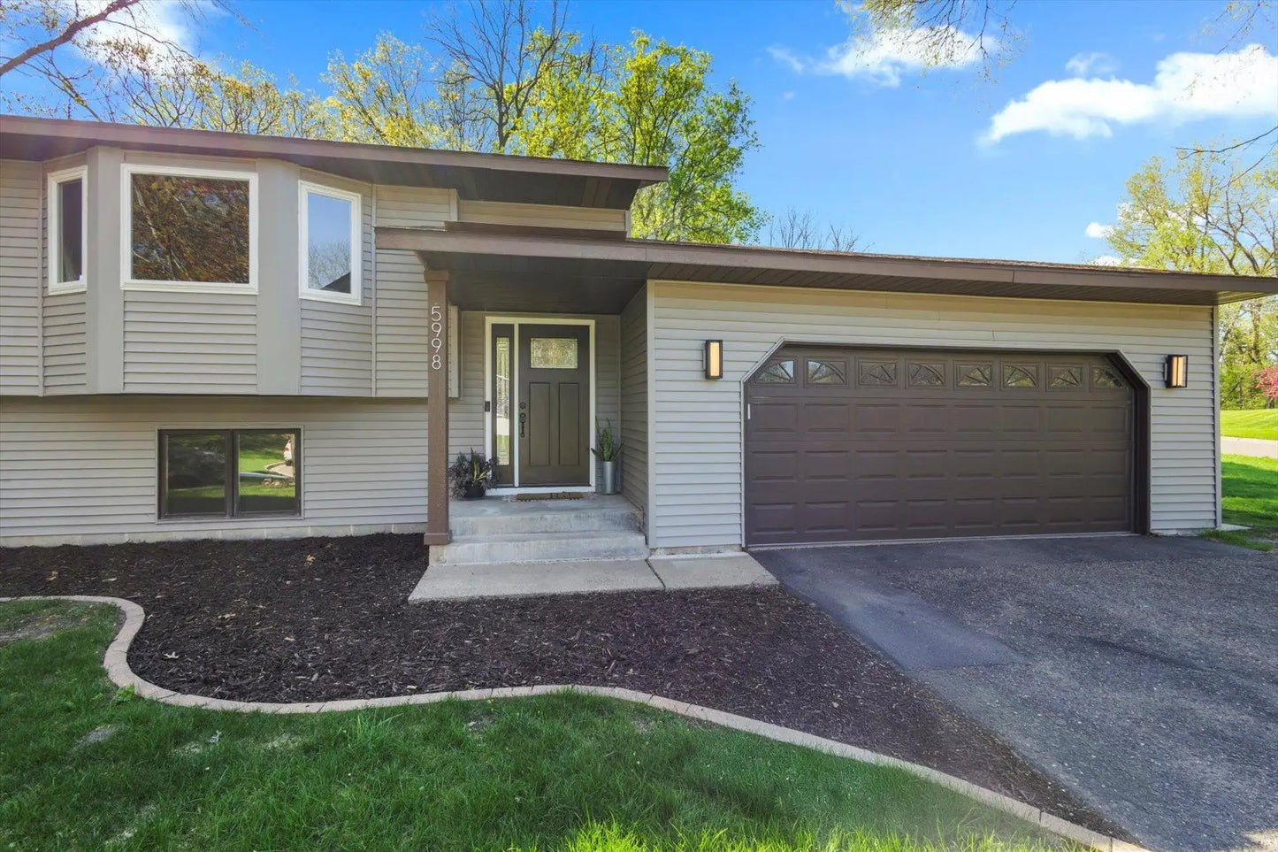 5998 133rd Street Court, Apple Valley, MN 55124