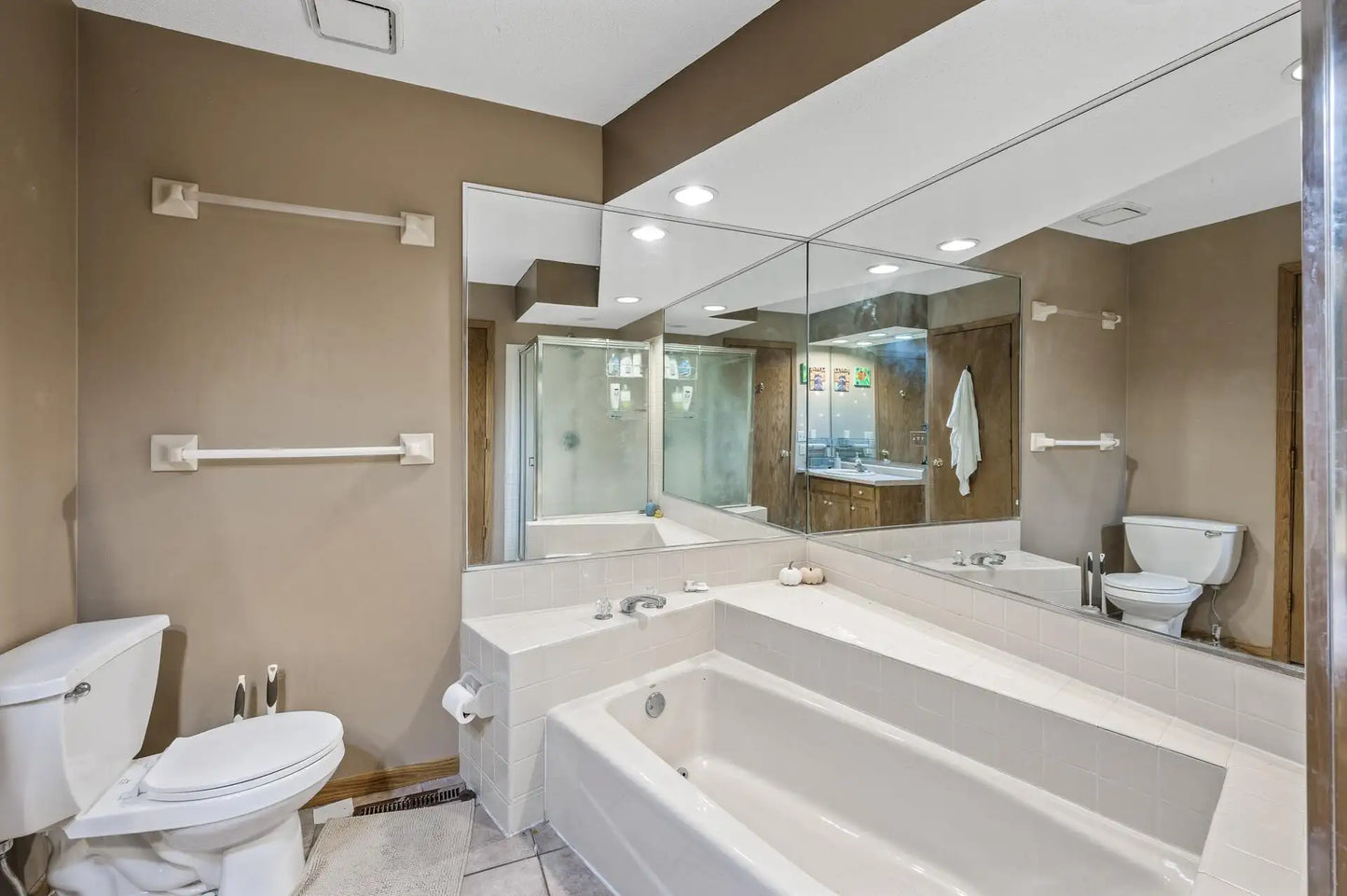 4176 White Bear Parkway, White Bear Twp, MN 55110