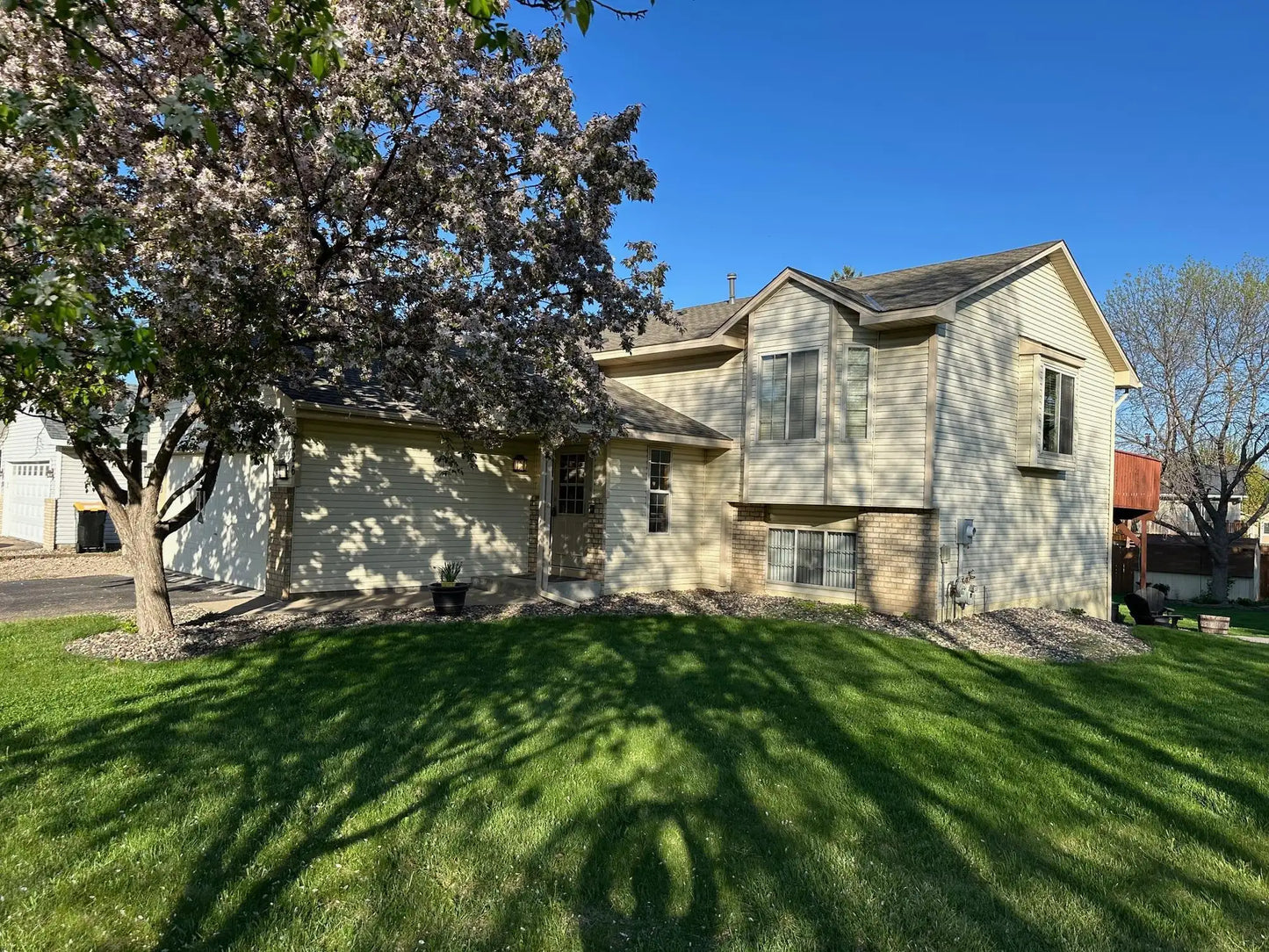 1326 Primrose Lane, Shakopee, MN 55379