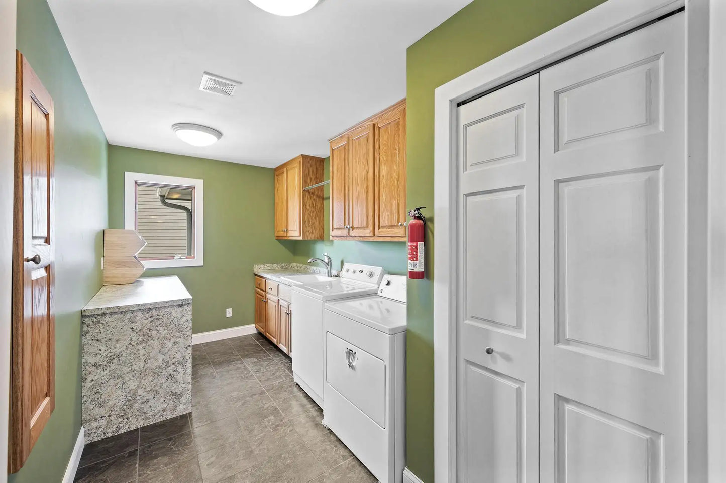 2331 Fawn Hill Court, Chanhassen, MN 55317