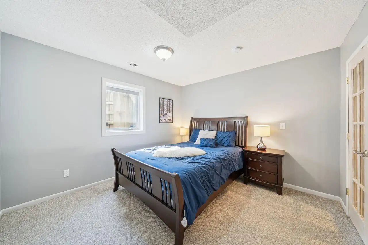 688 Falcon Ridge Road, Woodbury, MN 55125