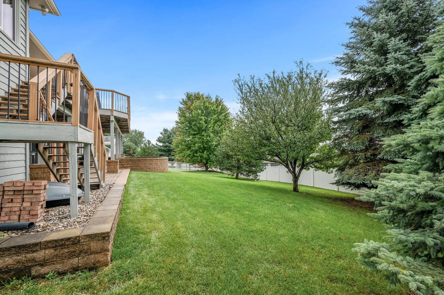 2331 Fawn Hill Court, Chanhassen, MN 55317