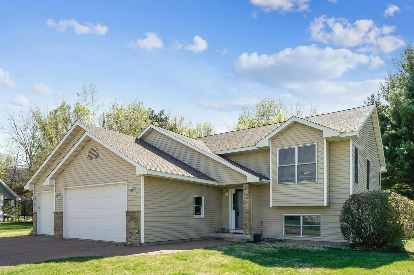 1036 Creekview Lane, Belle Plaine, MN 56011