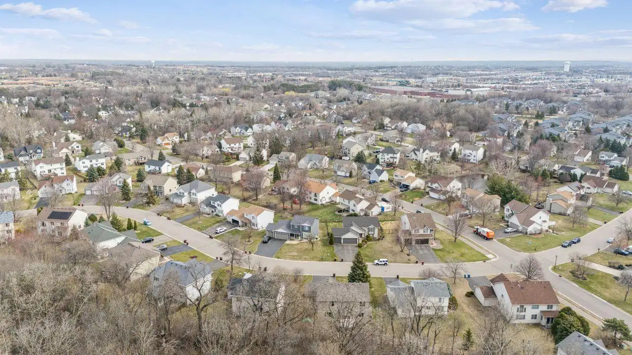 688 Falcon Ridge Road, Woodbury, MN 55125