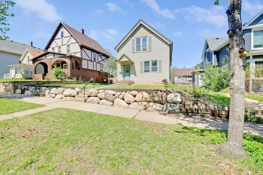 713 Magnolia Avenue, Saint Paul, MN 55106