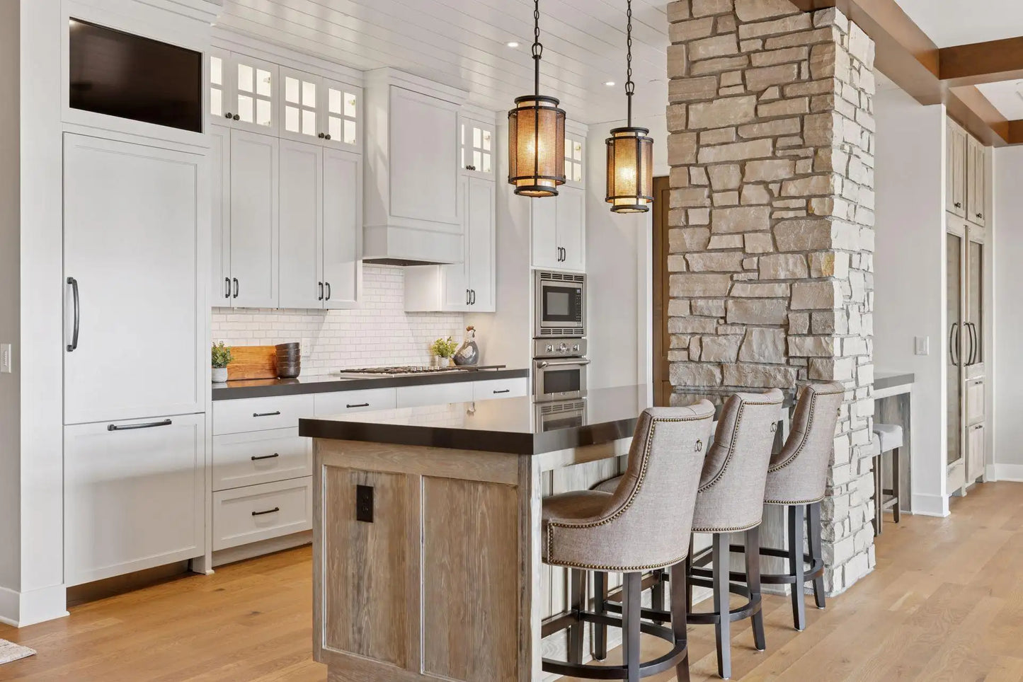 875 Lake Street, Wayzata, MN 55391