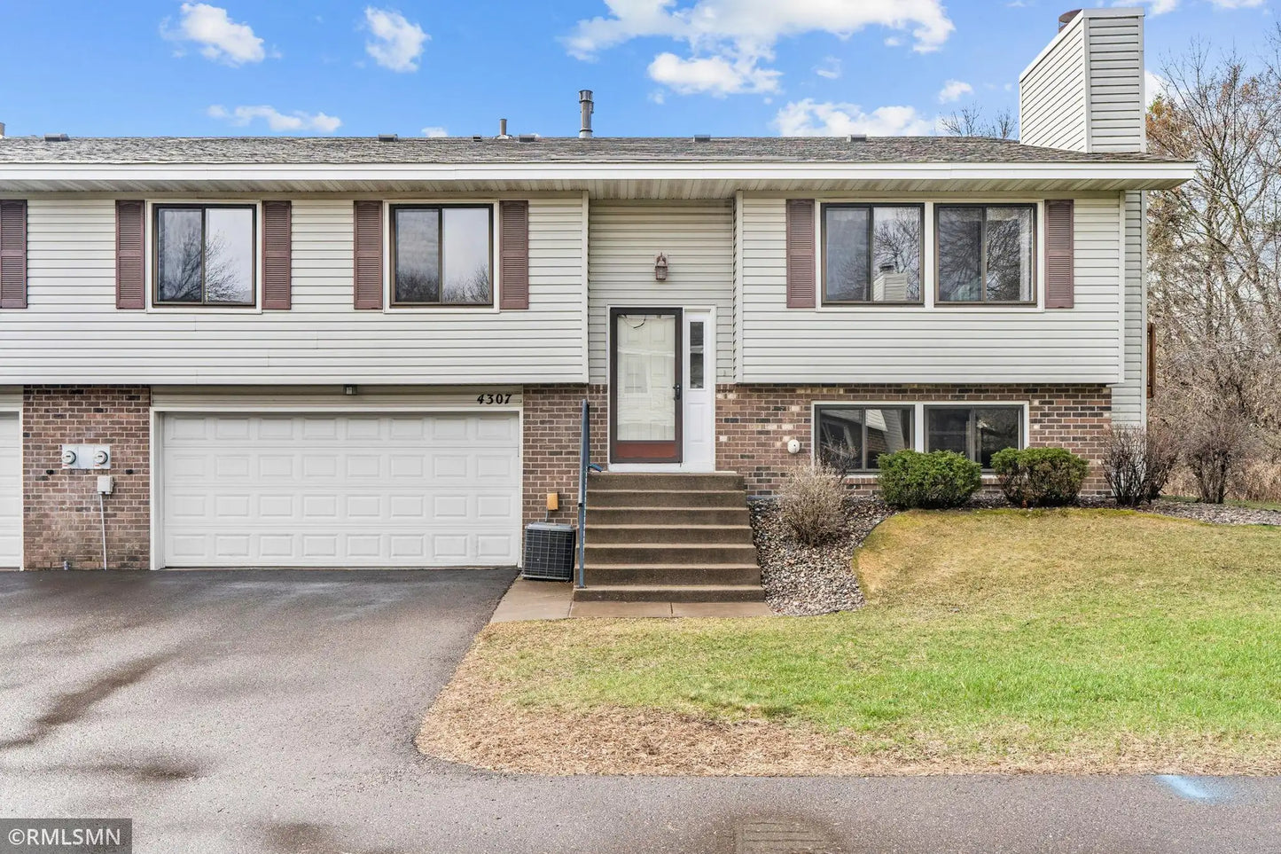 4307 Evergreen Drive, Vadnais Heights, MN 55127