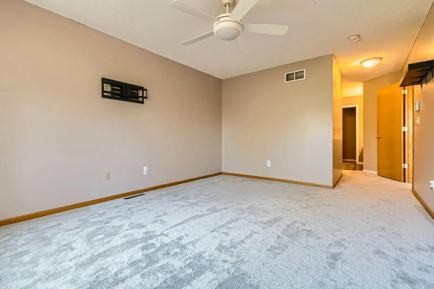604 Crane Creek Lane, Eagan, MN 55121