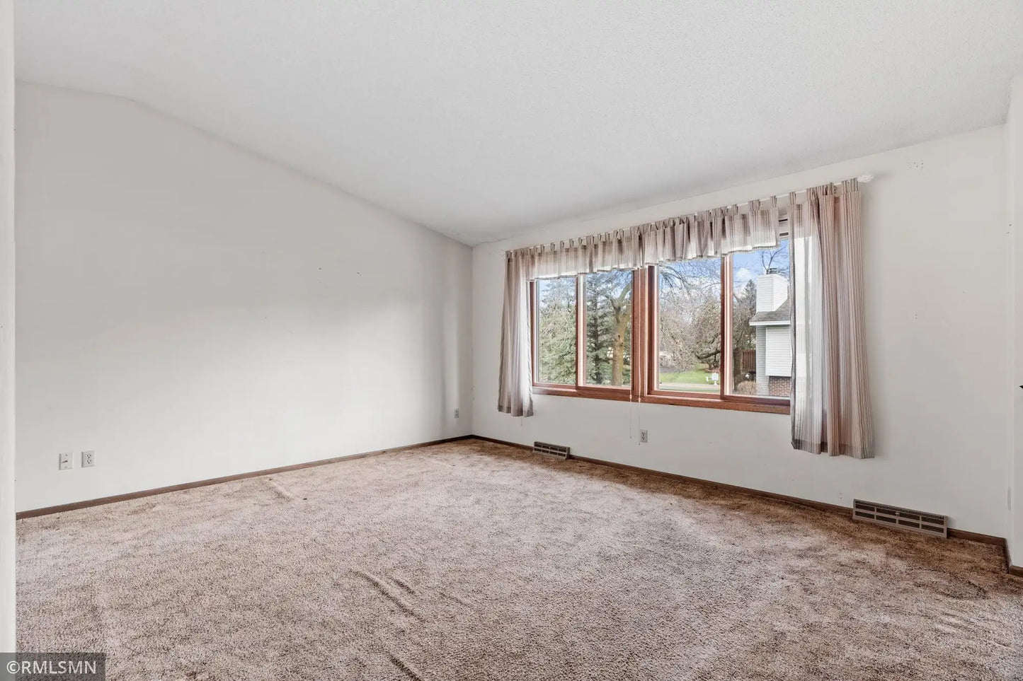 4307 Evergreen Drive, Vadnais Heights, MN 55127