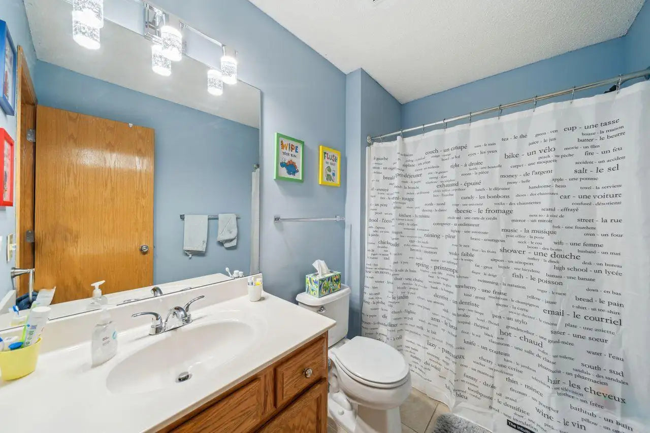 688 Falcon Ridge Road, Woodbury, MN 55125