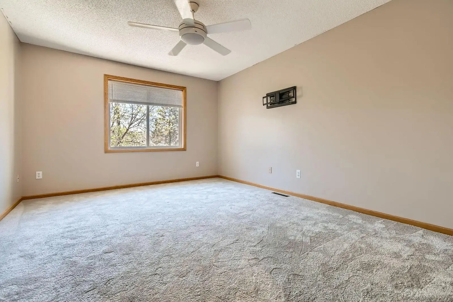 604 Crane Creek Lane, Eagan, MN 55121