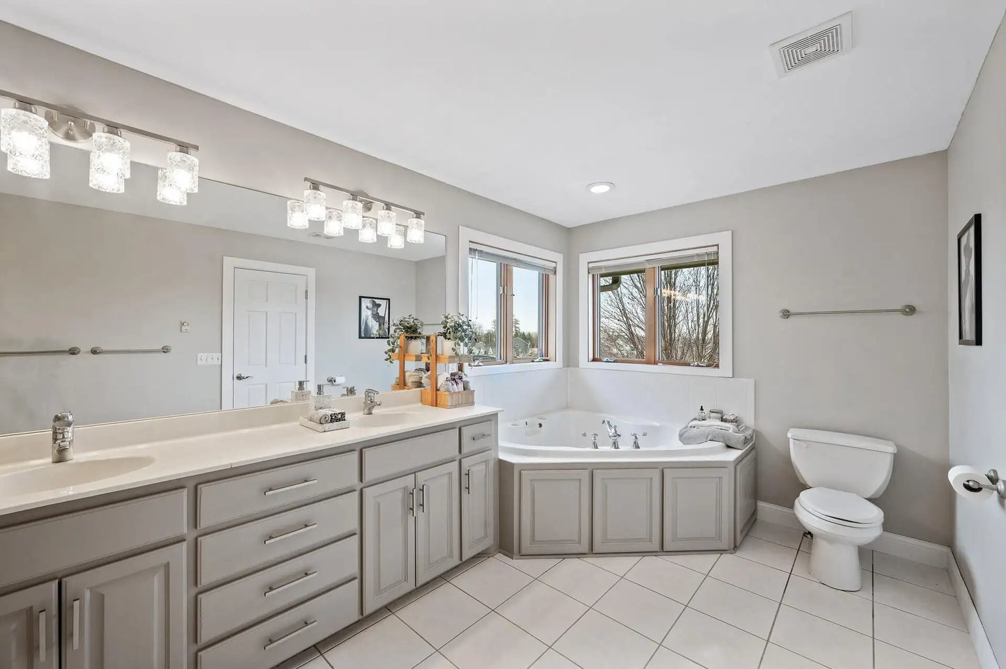 2331 Fawn Hill Court, Chanhassen, MN 55317