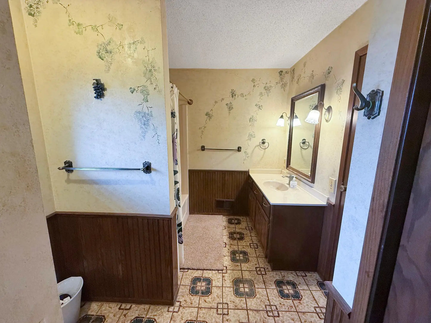 2932 Helen Street, North Saint Paul, MN 55109