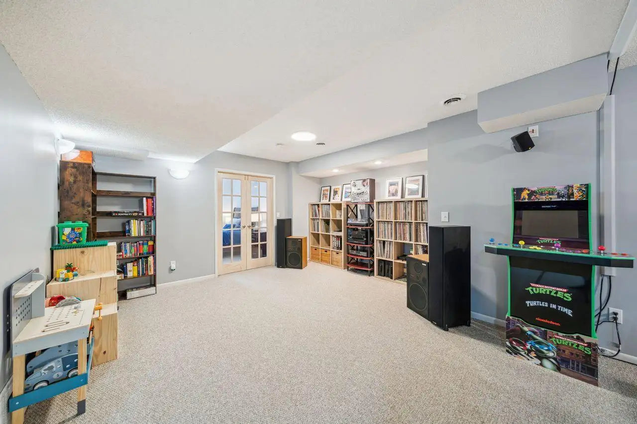 688 Falcon Ridge Road, Woodbury, MN 55125