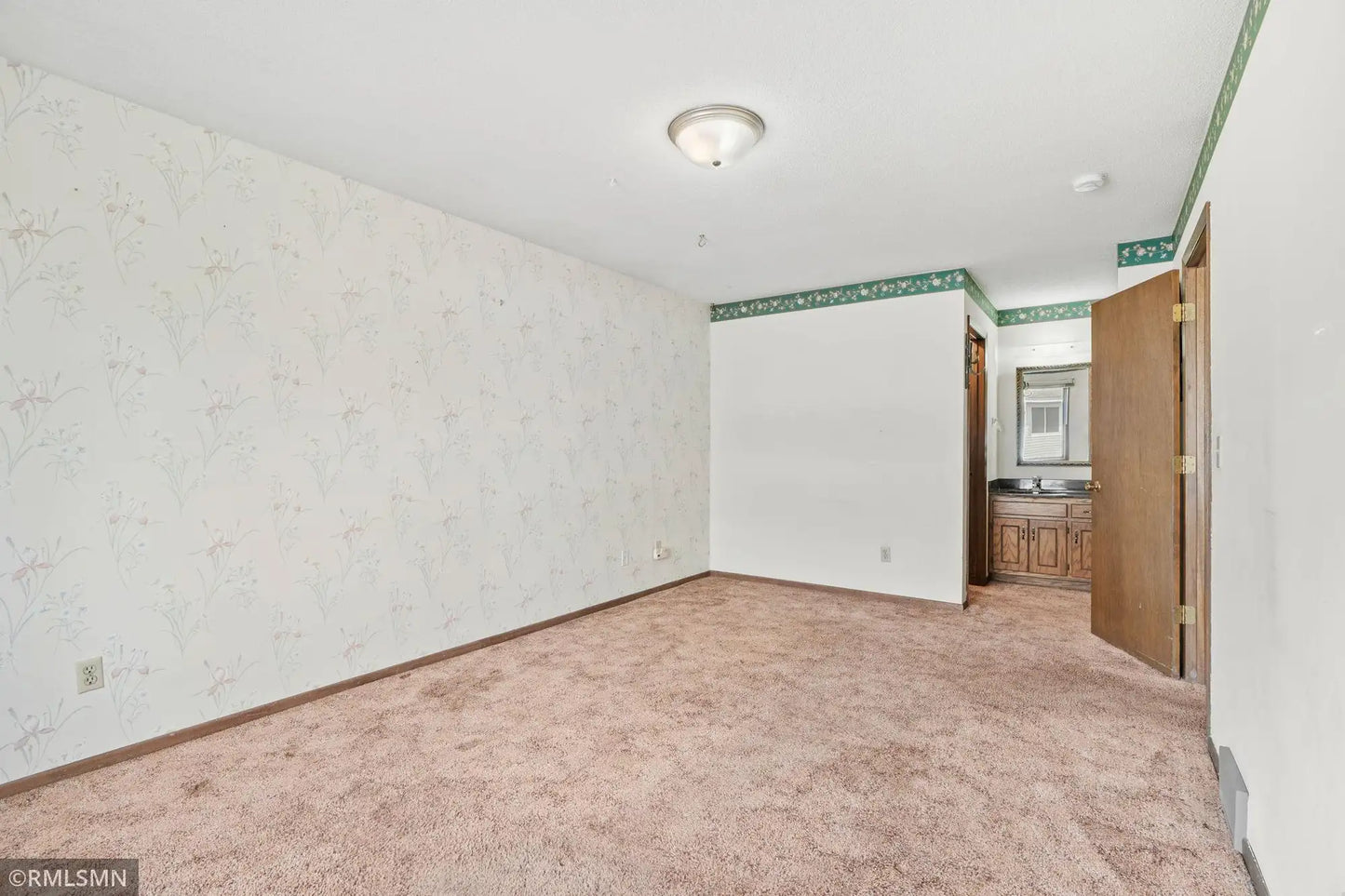 4307 Evergreen Drive, Vadnais Heights, MN 55127
