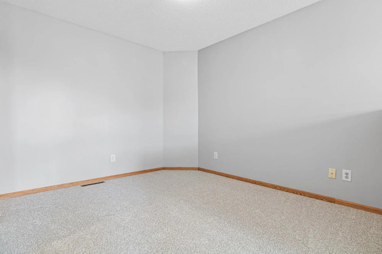 20031 Heritage Drive, Lakeville, MN 55044