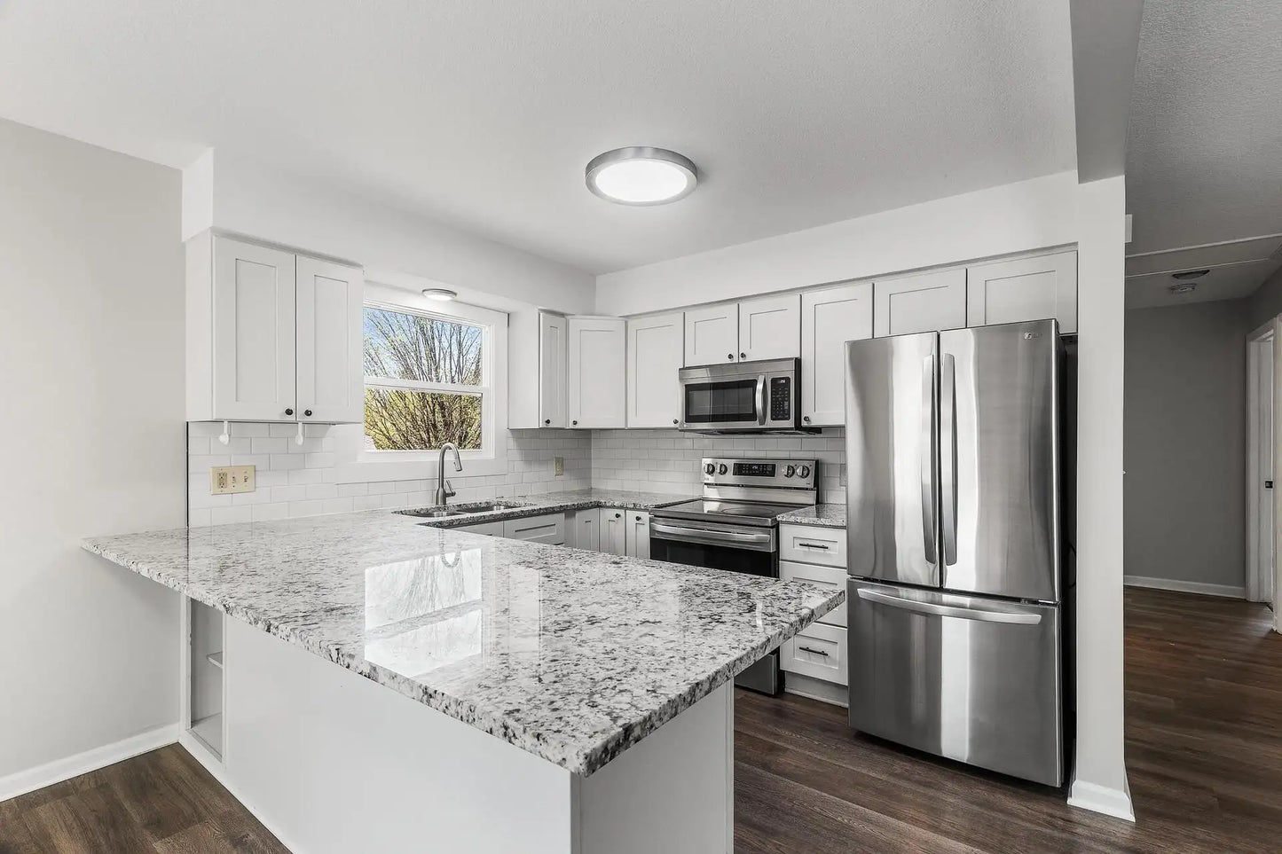 255 Hallam Curve, Mahtomedi, MN 55115