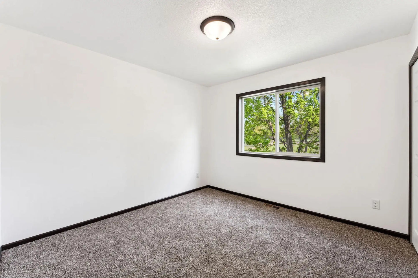 1094 7th Street, Saint Paul, MN 55106