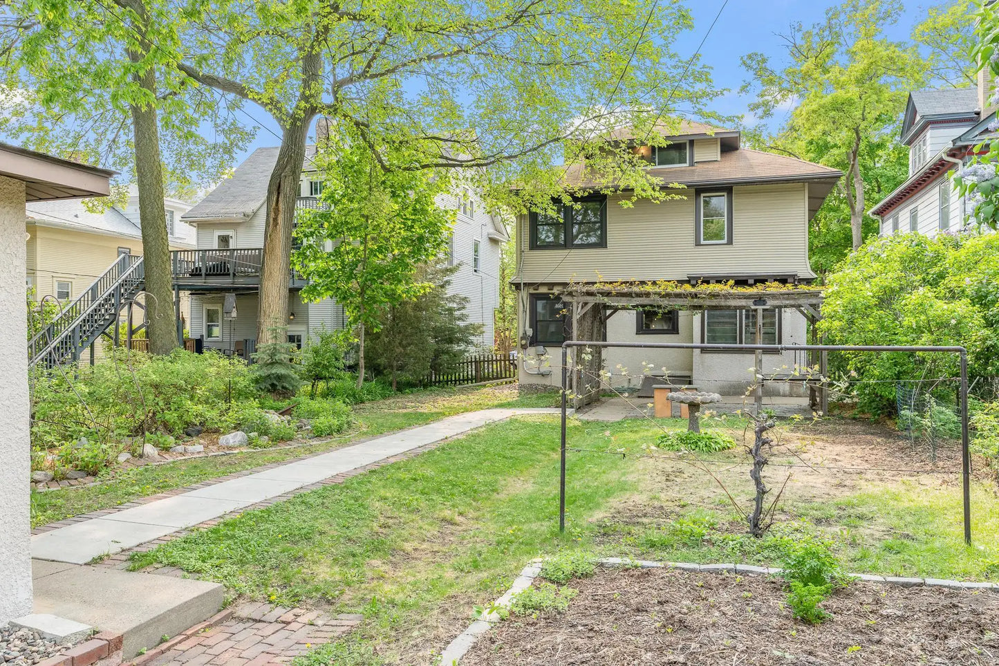 2505 Pleasant Avenue, Minneapolis, MN 55404