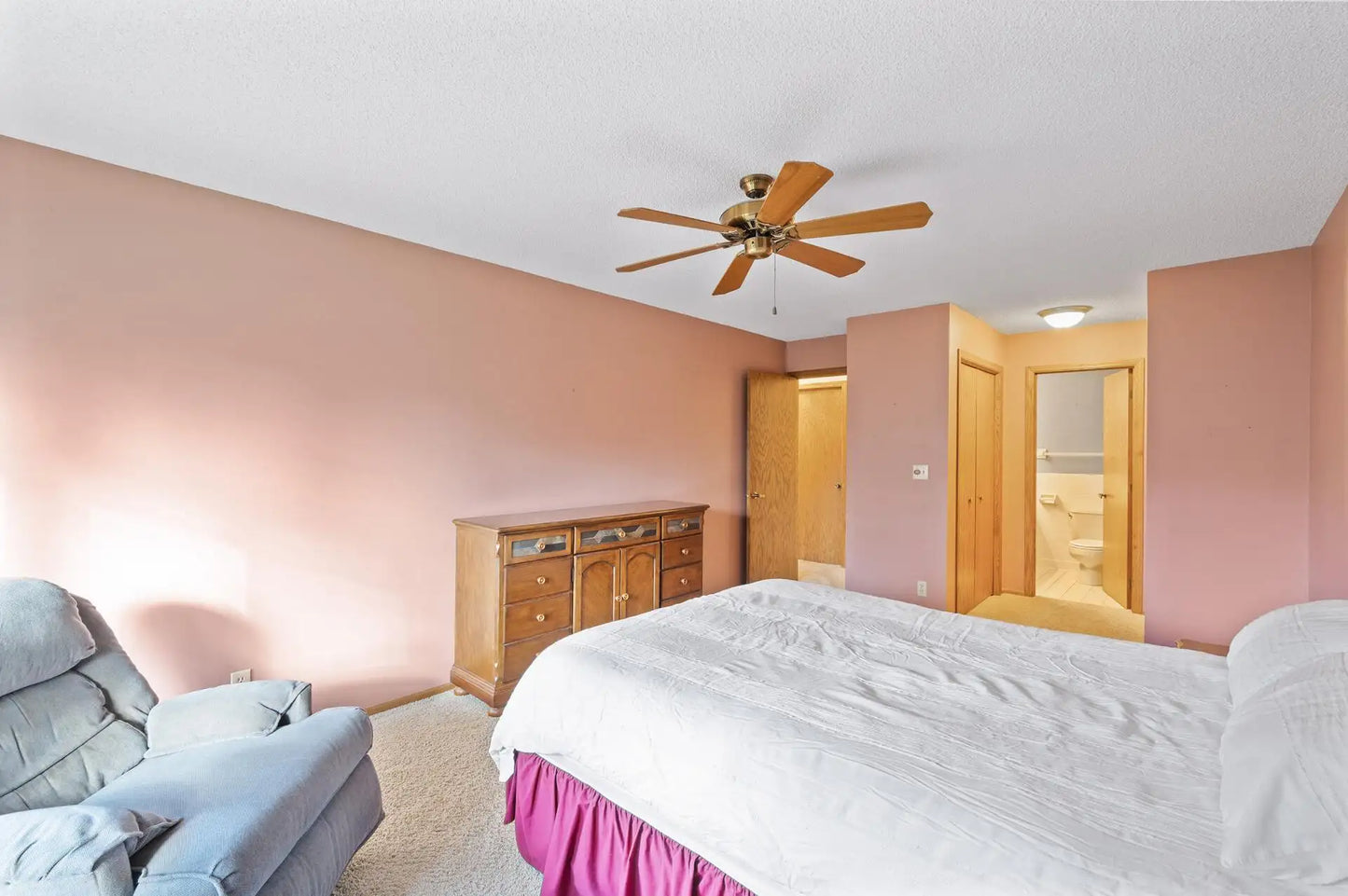 1142 Rose Place, Roseville, MN 55113