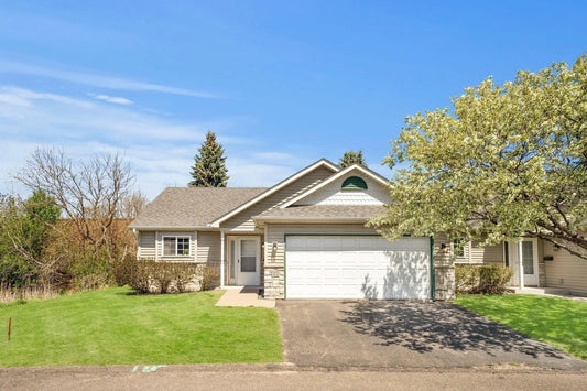 989 County Road D , Vadnais Heights, MN 55109