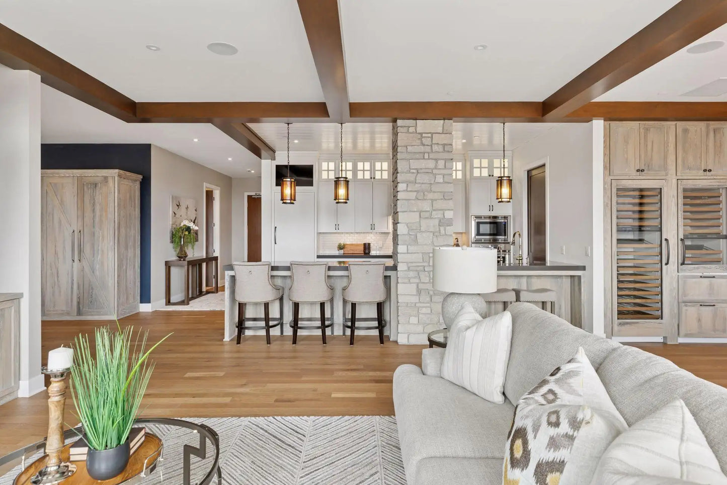 875 Lake Street, Wayzata, MN 55391