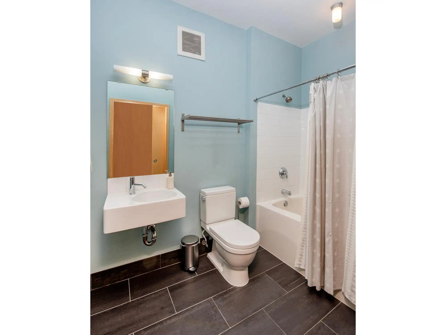 1211 Lagoon Avenue, Minneapolis, MN 55408