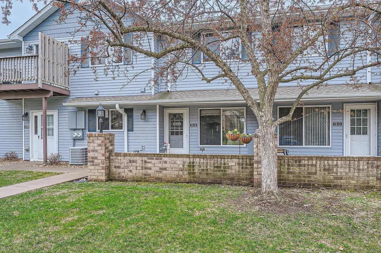 7510 15th Street Lane, Oakdale, MN 55128