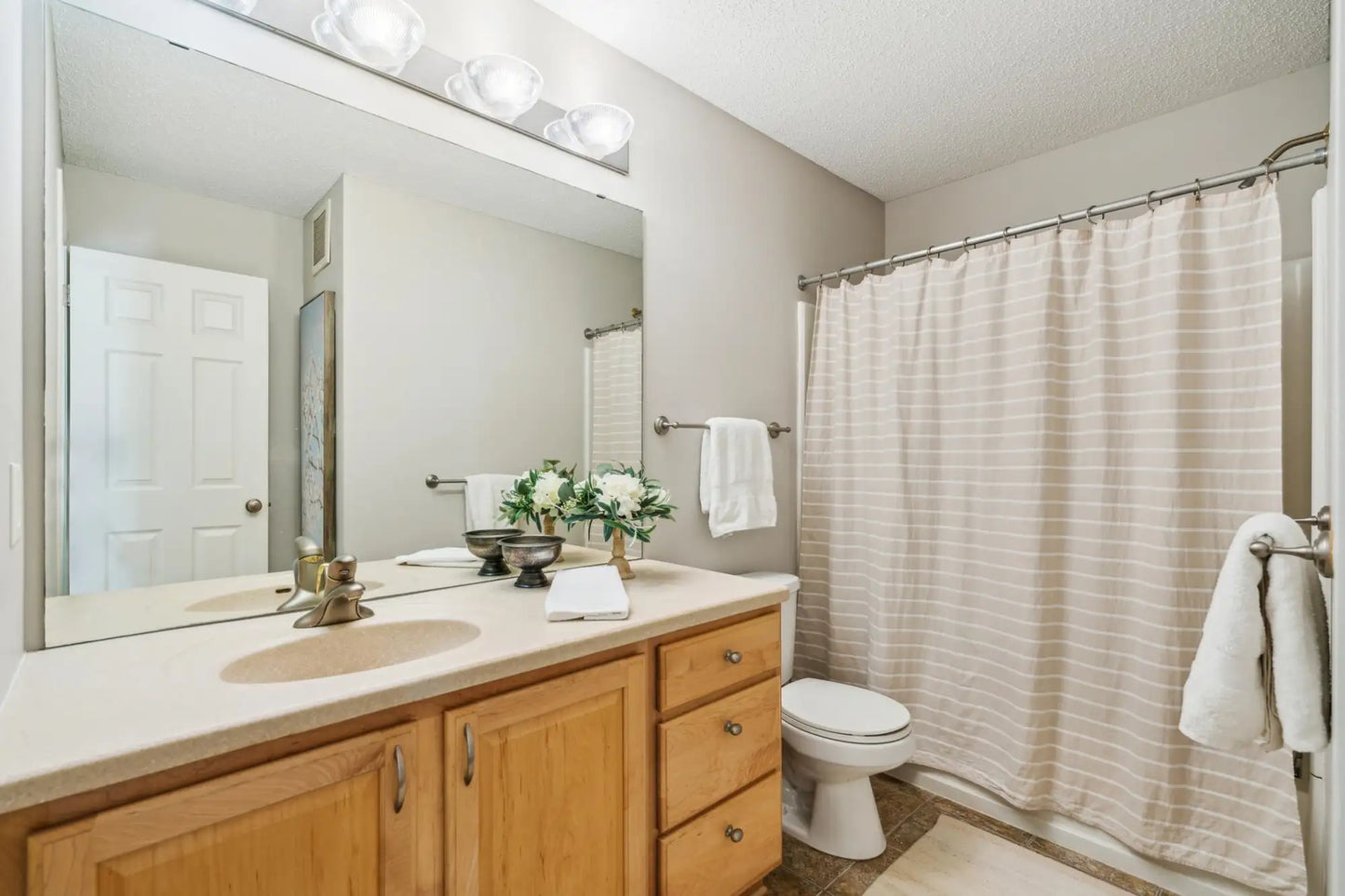 2115 Saint Johns Court, Woodbury, MN 55129