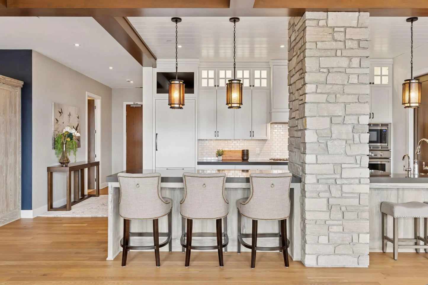 875 Lake Street, Wayzata, MN 55391