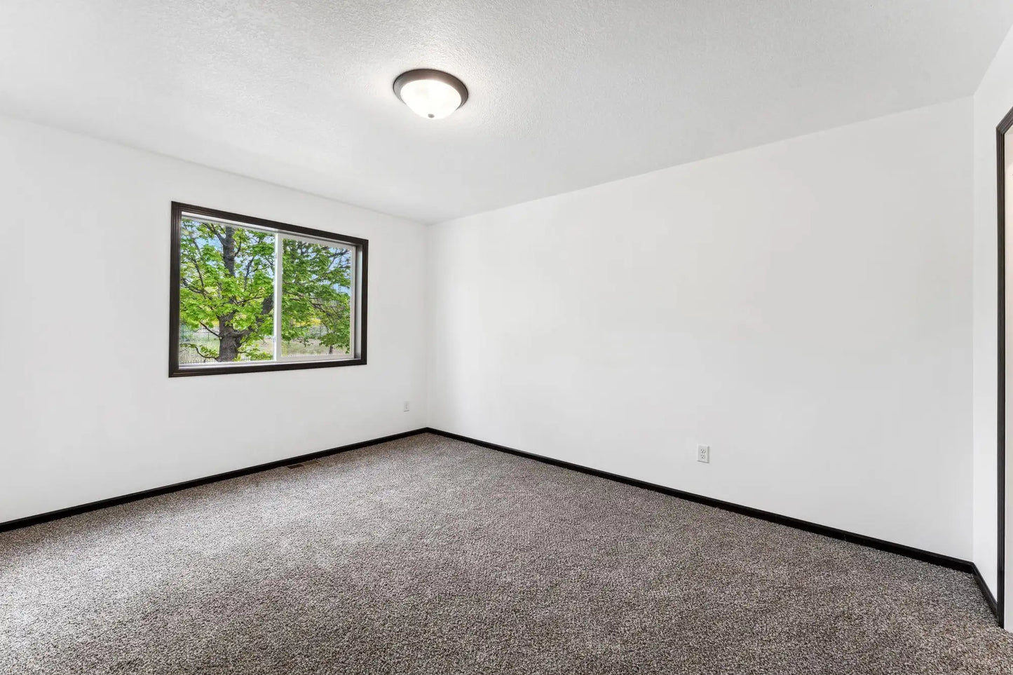 1094 7th Street, Saint Paul, MN 55106
