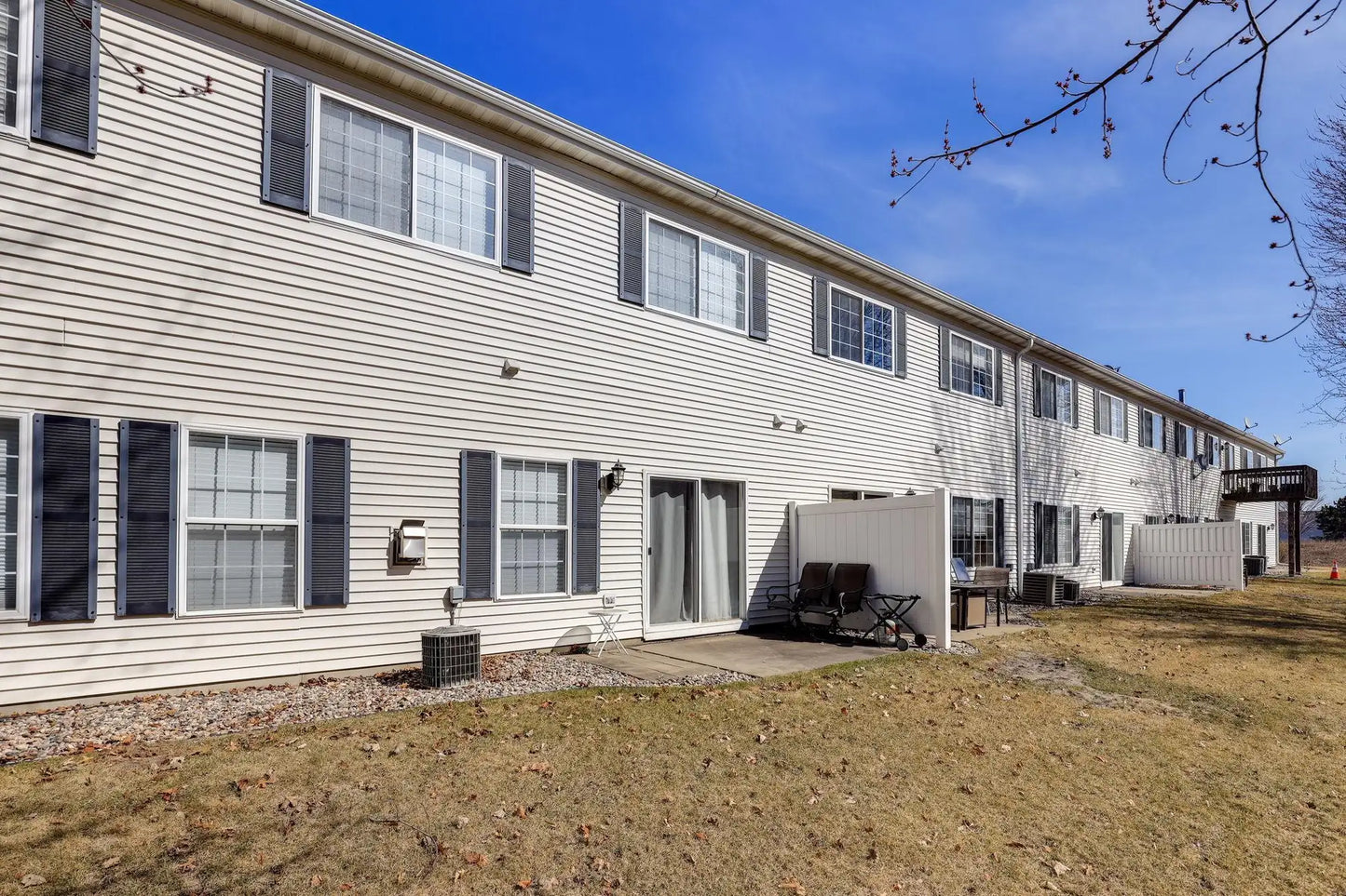 1511 Yorkshire Lane, Shakopee, MN 55379