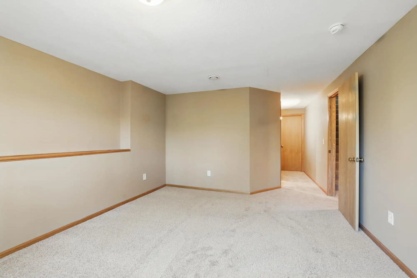 1191 Sterling Circle, Maplewood, MN 55119