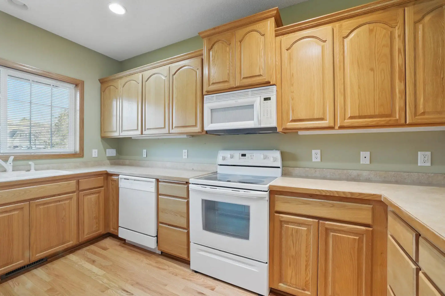 1191 Sterling Circle, Maplewood, MN 55119