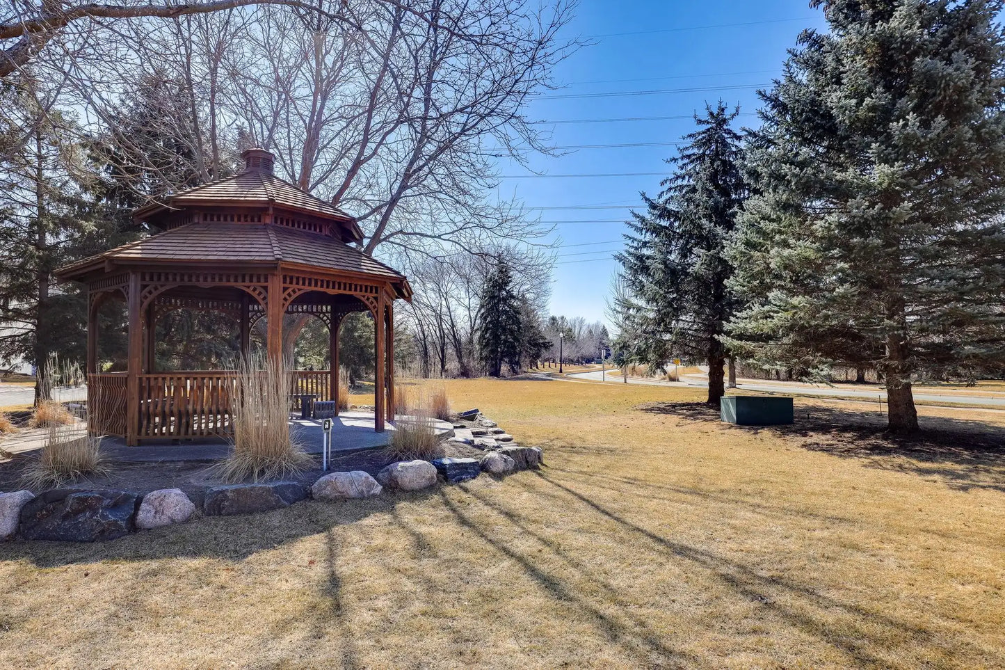 1511 Yorkshire Lane, Shakopee, MN 55379