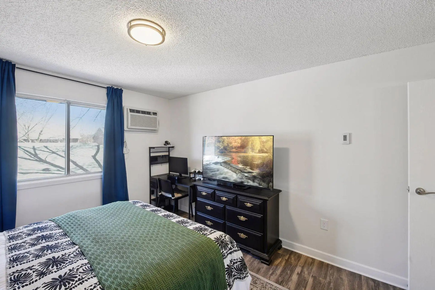 720 Village Road, Chanhassen, MN 55317
