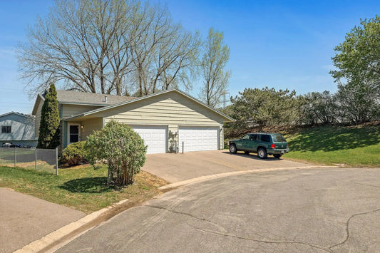 4422 Cinnamon Ridge Trail, Eagan, MN 55122